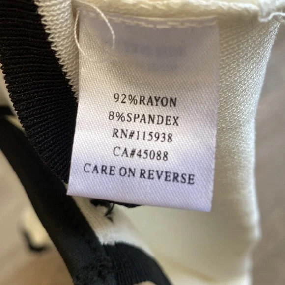 Cute cropped Cream and Black button up top romantic academia - Picture 4 of 5